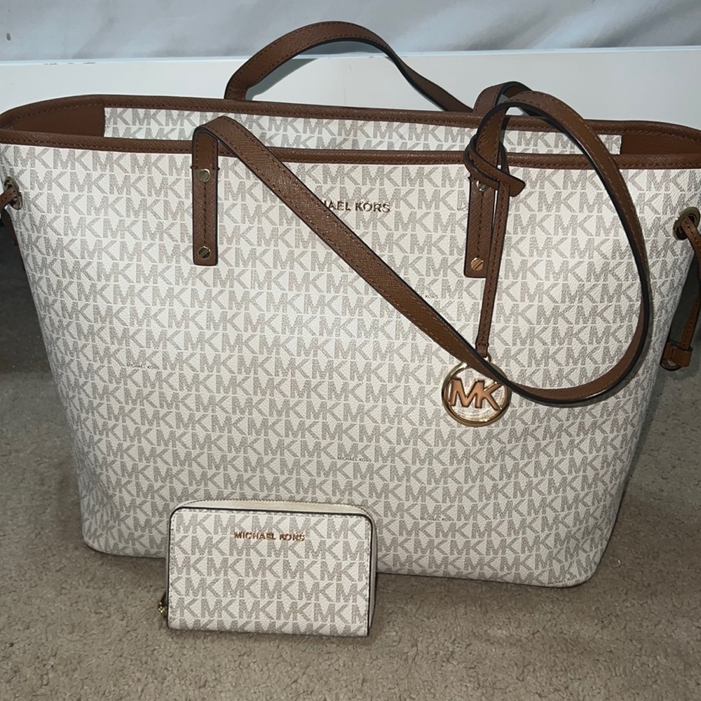Michael Kors Tote and Wallet Set